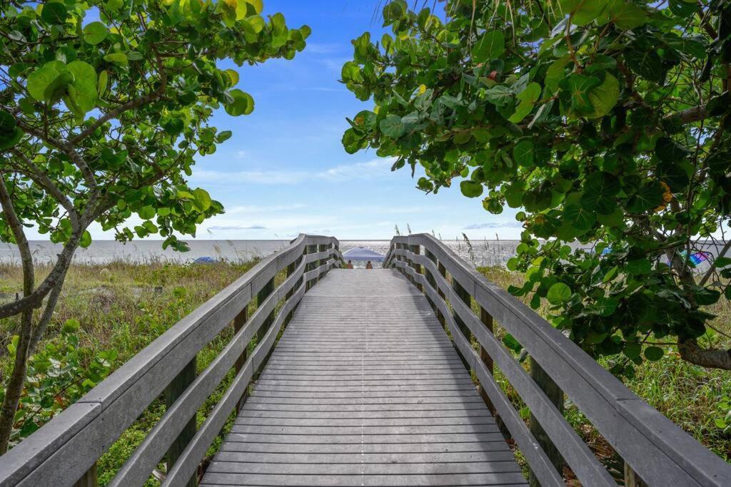 The Spanish Beach Home Only 10Mins From The Beach! ลาร์โก ภายนอก รูปภาพ